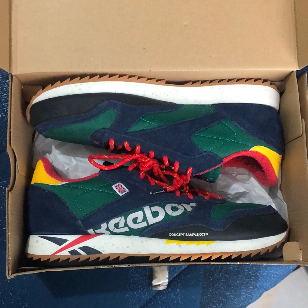 Unisex reebok leather ripple size 9 in very good condition